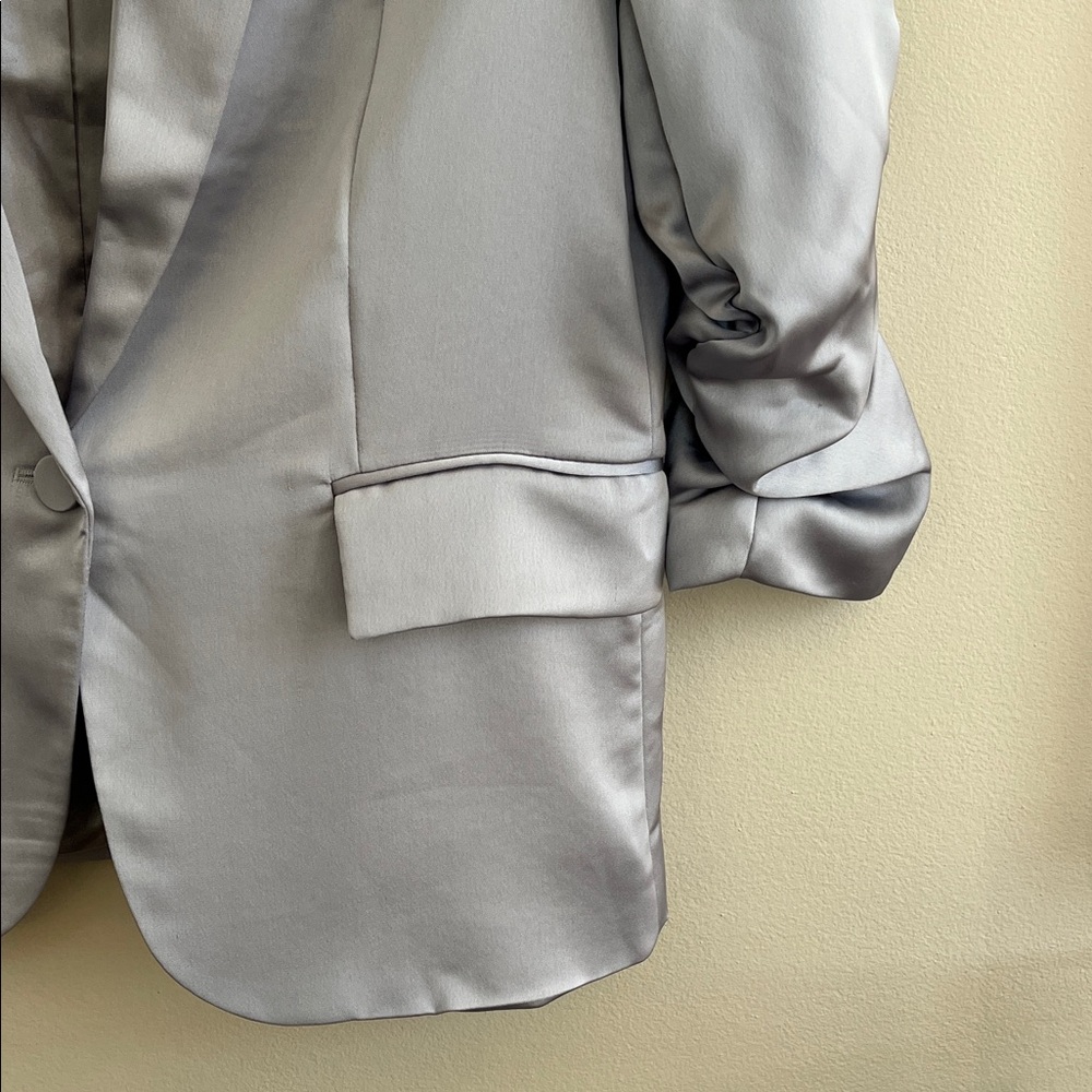 Generation Love Madison satin ruched sleeve blazer size large platinum grey - Picture 4 of 16